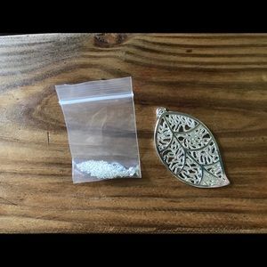 💥LAST DAY 12/11💥 Bright Silver Leaf Necklace